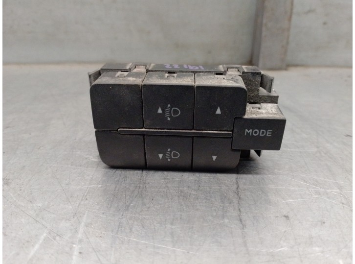 Replacement dashboard light switch for Iveco Daily Closed Box (2006 =>) 2.3 Diesel OEM IAM reference 69500781 