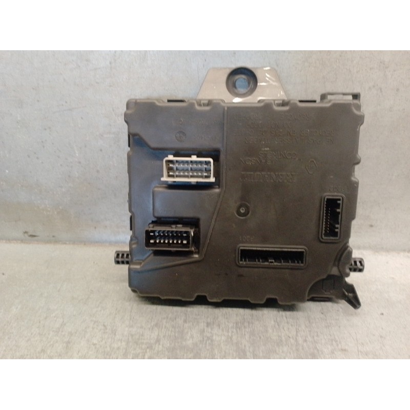 Recambio de caja reles / fusibles para renault kangoo 1.5 dci diesel fap referencia OEM IAM 284B19497R  VISTEON