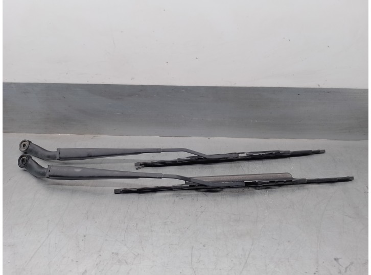 Recambio de brazo limpia delantero derecho para cadillac srx 3.6 referencia OEM IAM 24023386 EL PAR DERE E IZQ 