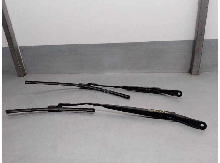 Recambio de brazo limpia delantero derecho para ds ds 3 / ds 3 crossback (ur_, uc_, uj_) 1.2 puretech 130 referencia OEM IAM 982
