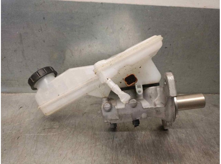 Replacement brake master cylinder for DS DS 3 / DS 3 Crossback (ur_, uc_, uj_) 1.2 PureTech 130 OEM IAM reference 32672071 
