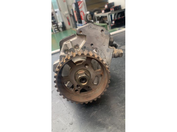Recambio de bomba inyeccion para peugeot 206 berlina 1.4 hdi referencia OEM IAM 04450100429637317380  