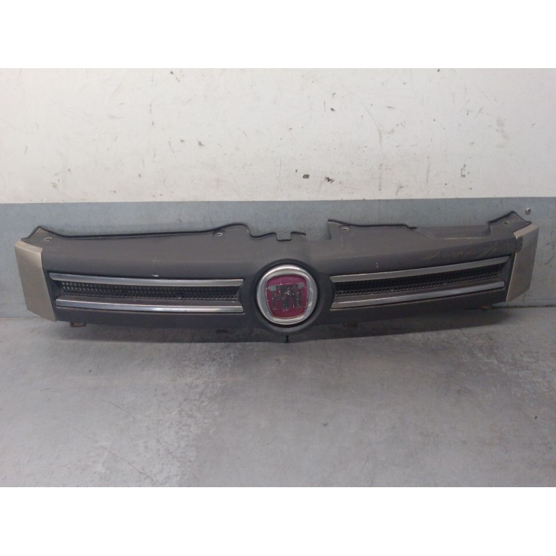 Recambio de rejilla delantera para fiat panda furgoneta/hatchback (169_) 1.2 referencia OEM IAM 735353899 735363745 