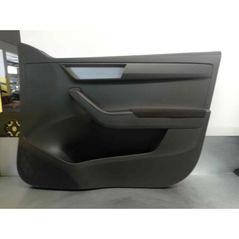 Recambio de guarnecido puerta delantera derecha para skoda fabia 1.2 tsi referencia OEM IAM 6V1867014K  5 PUERTAS