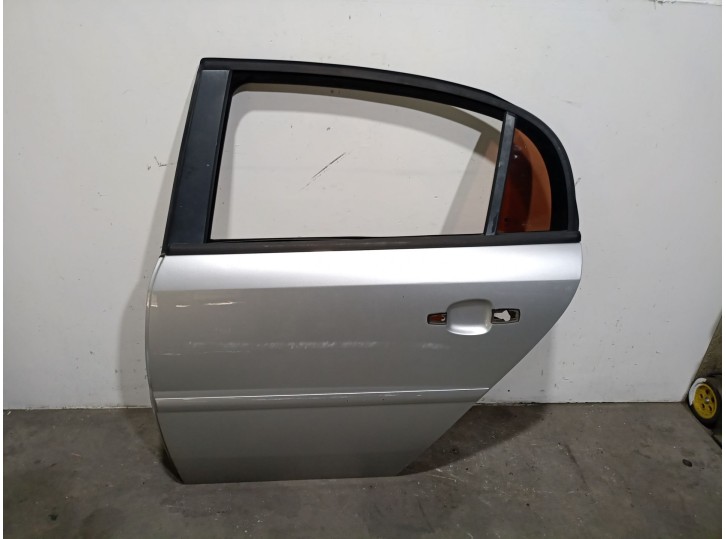 Recambio de puerta trasera izquierda para opel vectra c (z02) 2.0 dti 16v (f69) referencia OEM IAM 128137  