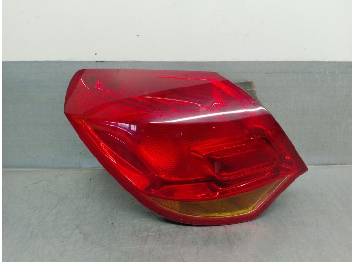 Recambio de piloto trasero de aleta iz para opel astra j (p10) 1.7 cdti (68) referencia OEM IAM 13306453 13306453 