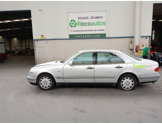 mercedes-benz clase e (w210) del año 2002