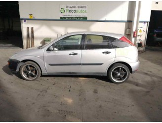ford focus berlina (cak) del año 2001