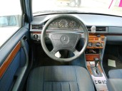 mercedes-benz clase e (w124) berlina del año 1993