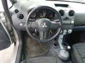 mitsubishi colt berlina 3 (cz) del año 2007
