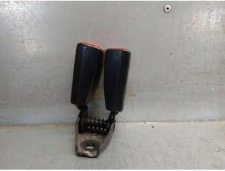 Recambio de enganche cinturon para volkswagen golf vi descapotable (517) 1.6 tdi referencia OEM IAM 8J8857739H 3 PUERTAS TRASERO