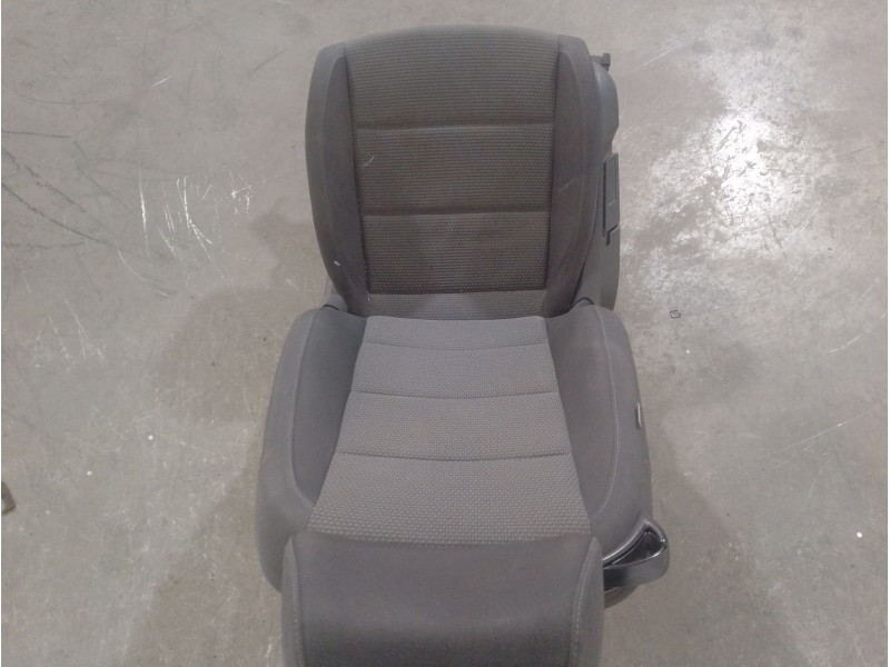 Recambio de asiento delantero derecho para volkswagen golf vi descapotable (517) 1.6 tdi referencia OEM IAM 1K3881516AD 1K388151