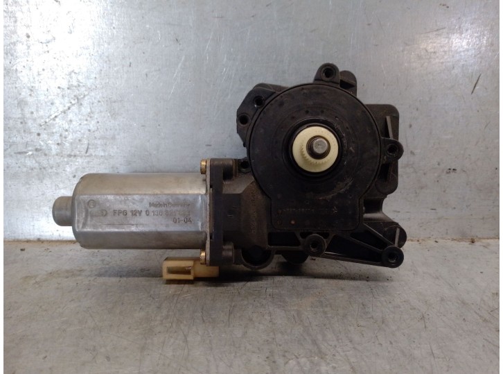 Recambio de motor elevalunas delantero derecho para ford fiesta iv (ja_, jb_) 1.3 i referencia OEM IAM 1100184 2 PINES 3 PUERTAS