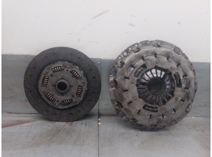 Replacement clutch kit for BMW X1 (E84) xDrive 20 D OEM IAM reference 124041310 21207580690 