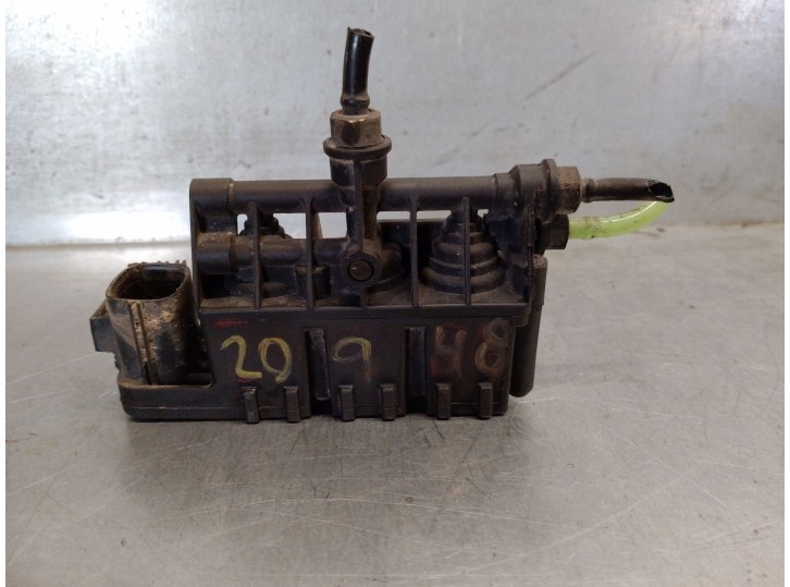 Replacement suspension control unit for Land Rover Range Rover Sport I (l320) 2.7 d 4x4 OEM IAM reference RVH000055 