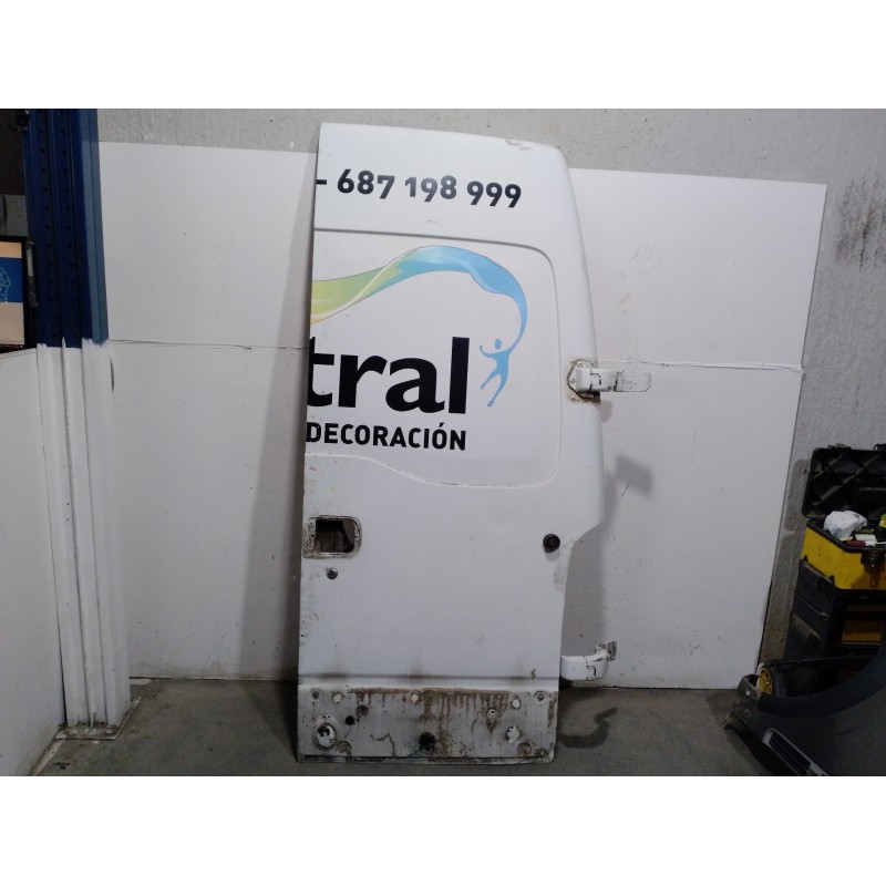 Recambio de puerta trasera derecha para renault master ii furgoneta (fd) 2.8 dti referencia OEM IAM 7751477917  