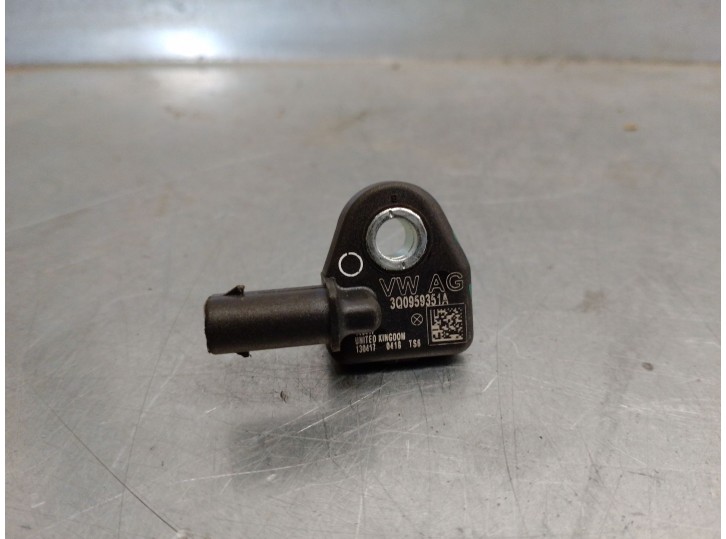 Replacement impact sensor for Skoda Octavia III (5E3, NL3, NR3) 1.6 TDi OEM IAM reference 3Q0959351A TRW