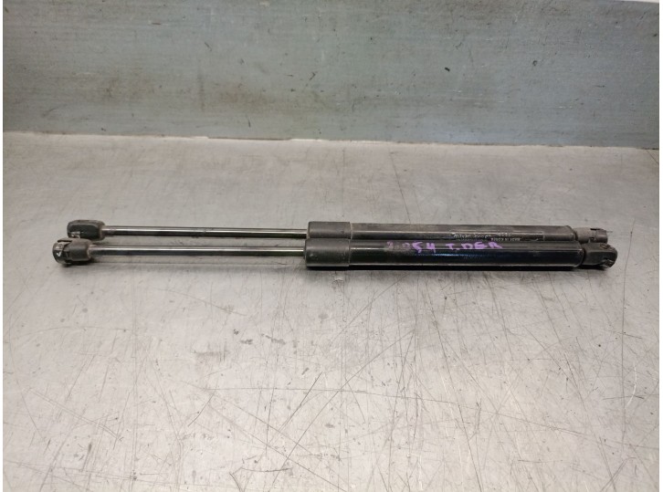 Replacement boot / tailgate shock absorbers for Hyundai Santa Fé II (CM) 2.2 CRDi OEM IAM reference 817702B001 MANDO 