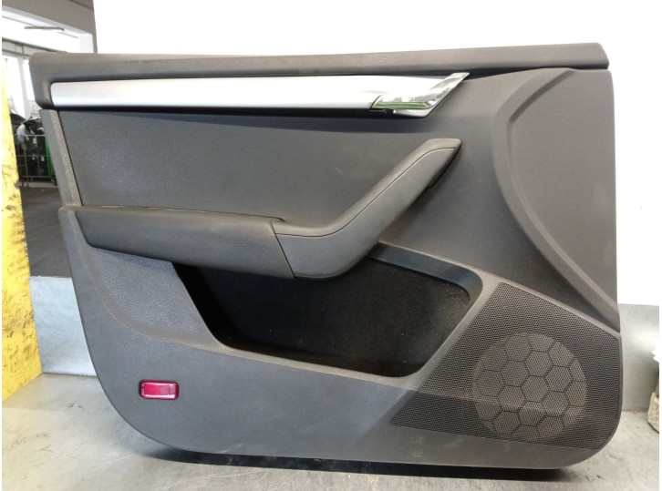 Replacement front left door trim panel for Skoda Octavia III (5E3, NL3, NR3) 1.6 TDI OEM IAM reference 5E1867013M 5