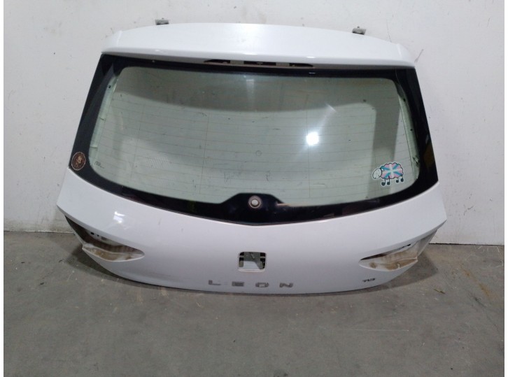 Replacement of tailgate for Seat Leon (5F1) 1.4 TSI OEM IAM reference 5F4827024 