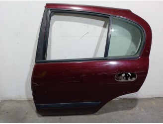 Recambio de puerta trasera izquierda para nissan almera ii hatchback (n16) 2.2 di referencia OEM IAM 821015M431  
