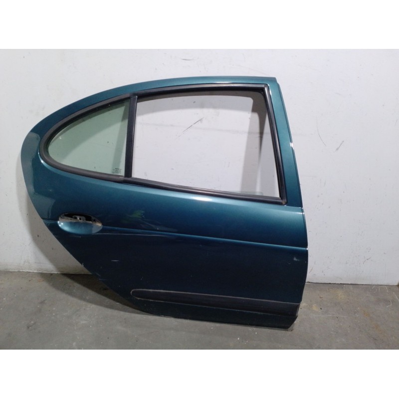 Recambio de puerta trasera derecha para renault megane i classic (la0/1_) 1.4 (la0e, la0v) referencia OEM IAM 7751471876  