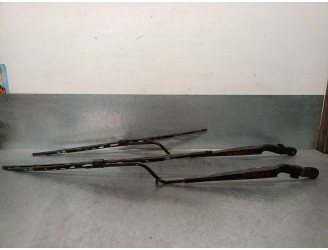 Recambio de brazo limpia delantero derecho para renault master ii furgoneta (fd) 2.8 dti referencia OEM IAM 7701044529 770104452