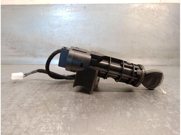 Replacement ignition switch for Lancia Lybra SW (839_) 1.9 JTD (839BXD1A) OEM IAM reference 60662120 60662120 