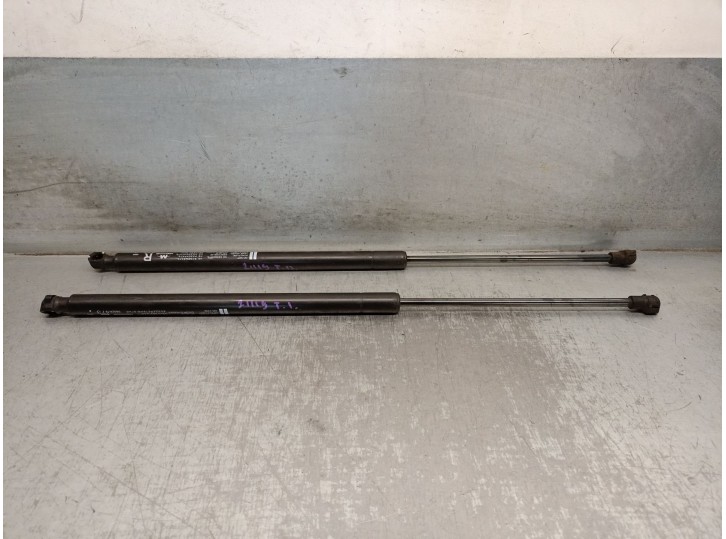 Replacement of trunk/tailgate struts for Mitsubishi Mirage / Space Star VI Hatchback (A0_A) 1.0 (A05A) OEM I reference
