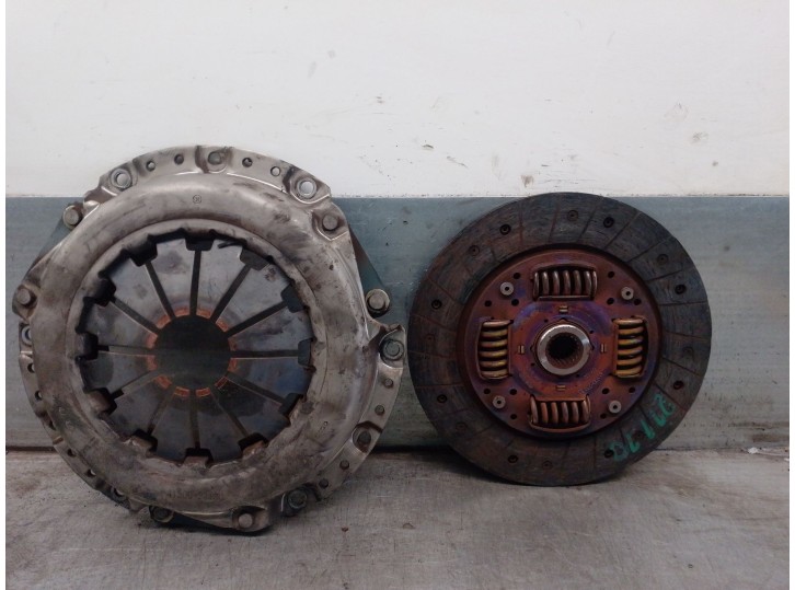 Replacement clutch kit for Kia Cee'd Hatchback (ED) 1.6 OEM IAM reference 4130023130 4110023135 