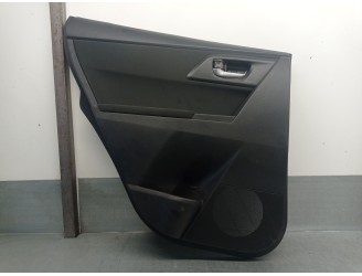 Recambio de guarnecido puerta trasera izquierda para toyota auris station wagon (_e18_) 1.8 hybrid (zwe186_) referencia OEM IAM 
