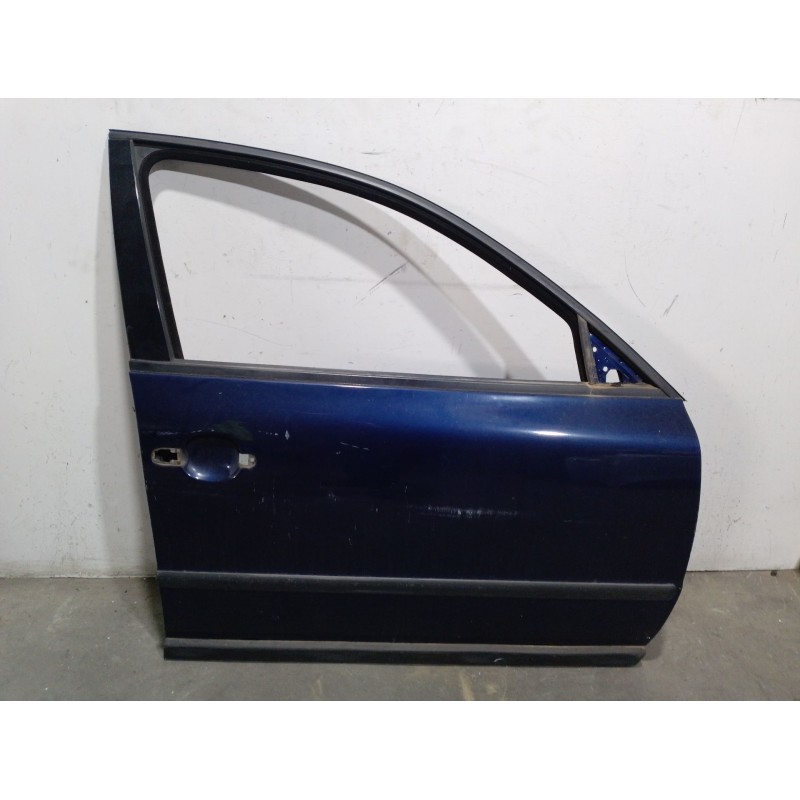 Recambio de puerta delantera derecha para volkswagen passat b5 (3b2) 1.9 tdi referencia OEM IAM 3B4831052BE  