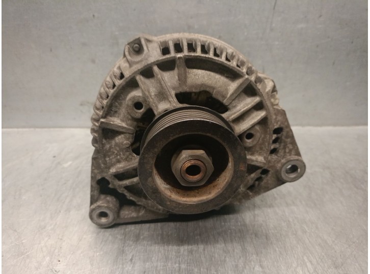 Replacement alternator for Audi A6 C4 (4A2) 2.5 TDI OEM IAM reference 046903015F 0123510028 BOSCH