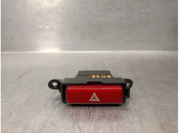 Replacement hazard warning switch for Honda HR-V (RU) 1.6 i-DTEC (RU8) OEM IAM reference M55804 
