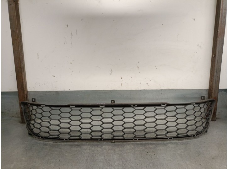 Replacement front grille for Honda HR-V (RU) 1.6 i-DTEC (RU8) OEM IAM reference 71106SMGE500 
