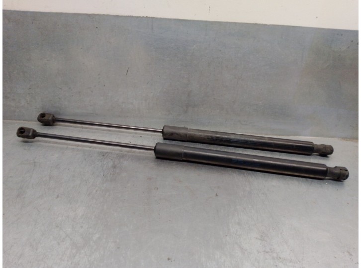 Replacement trunk / tailgate shock absorbers for Audi Q3 (8UB, 8UG) 2.0 TDI Quattro OEM IAM reference 8U0827552A 