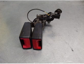 Recambio de enganche cinturon para skoda octavia iii (5e3, nl3, nr3) 1.6 tdi referencia OEM IAM 8V0857739  TRASERO IZQUIERDO Y C