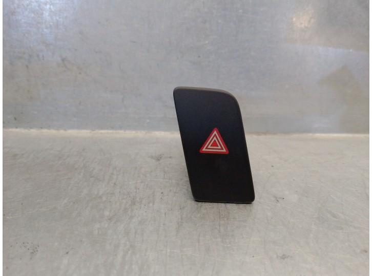 Replacement hazard warning switch for Audi Q3 (8UB, 8UG) 2.0 TDI Quattro OEM IAM reference 8U1941509 