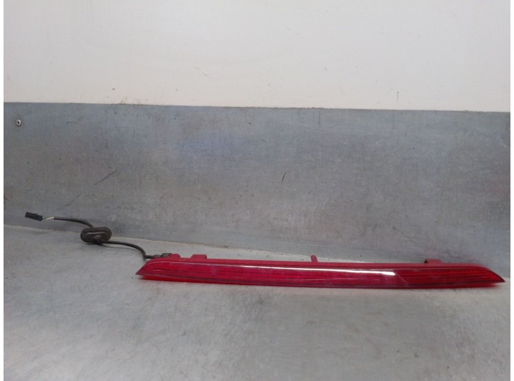 Recambio de luz central de freno para audi q3 (8ub, 8ug) 2.0 tdi quattro referencia OEM IAM 8U0945097  