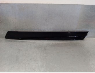Recambio de molduras traseras para audi q3 (8ub, 8ug) 2.0 tdi quattro referencia OEM IAM 8U0854815  