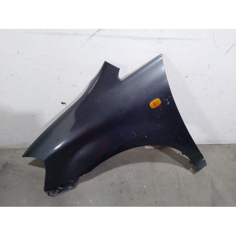 Recambio de aleta delantera izquierda para toyota avensis verso (amc20l) referencia OEM IAM 5381244060  