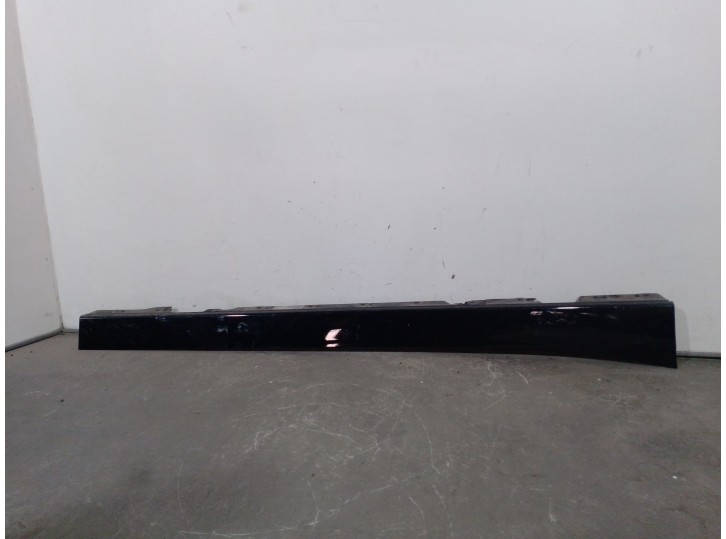Recambio de spoiler talonera lateral derecha para bmw 1 (f20) 116 i referencia OEM IAM 51778056816 51778056816 