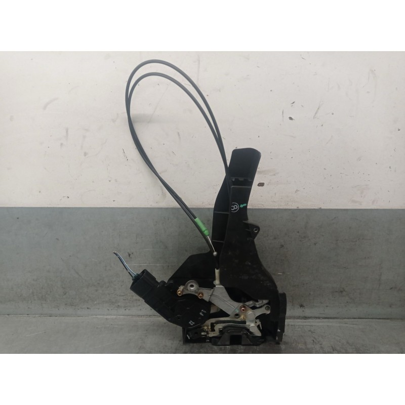 Recambio de cerradura puerta trasera derecha para toyota avensis verso (amc20l) referencia OEM IAM 6905044060 6905044060 