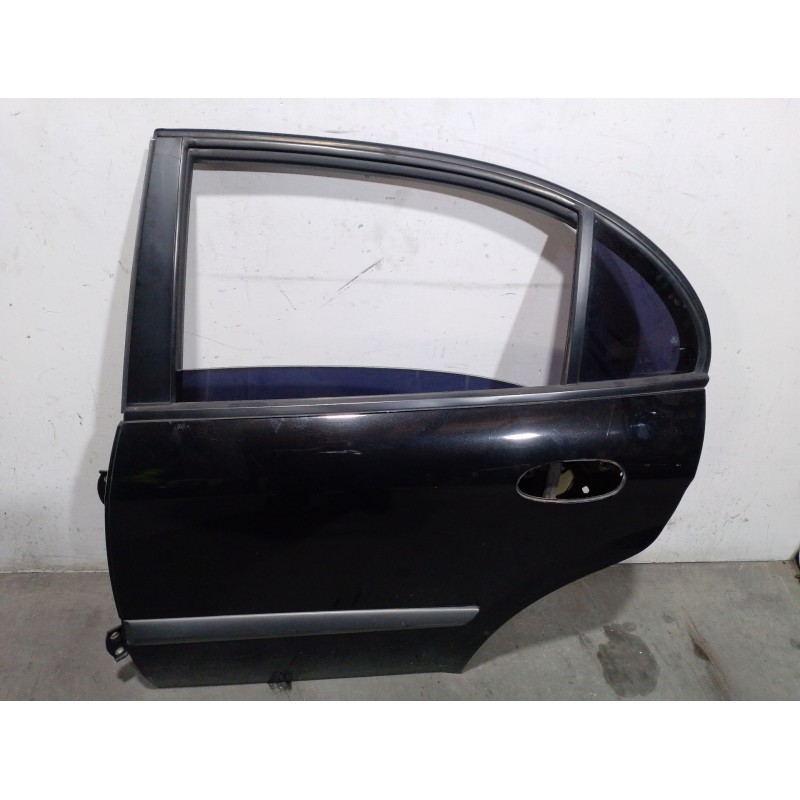 Recambio de puerta trasera izquierda para chevrolet evanda 2.0 referencia OEM IAM 96483847  