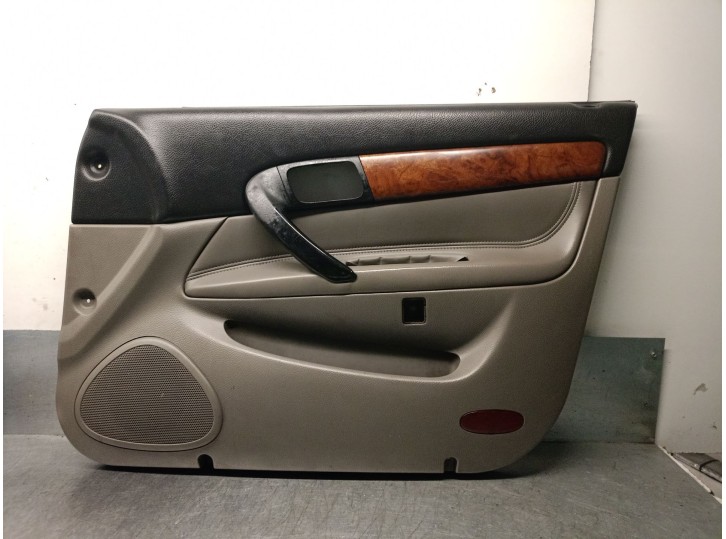 Recambio de guarnecido puerta delantera derecha para chevrolet evanda 2.0 referencia OEM IAM 96405206 