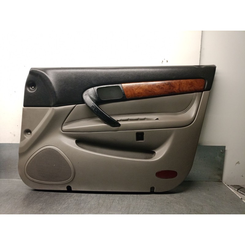 Recambio de guarnecido puerta delantera derecha para chevrolet evanda 2.0 referencia OEM IAM 96405206  