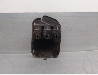 Recambio de caja reles / fusibles para jaguar xj6/12 3.2 cat referencia OEM IAM LNA6706AA  V23136A1X9