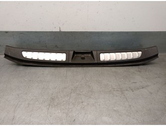 Recambio de molduras traseras para bmw x1 (e84) sdrive 18 d referencia OEM IAM 51492990628  