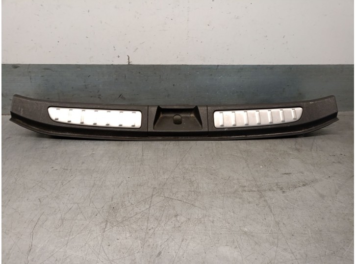 Replacement rear trims for BMW X1 (E84) sDrive 18 D OEM IAM reference 51492990628 