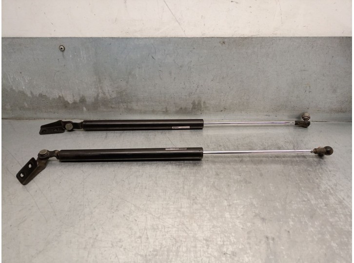 Replacement trunk / tailgate shock absorbers for Subaru Forester (SG_) 2.0 X AWD (SG5) OEM IAM reference 63269SA001 63269SA011